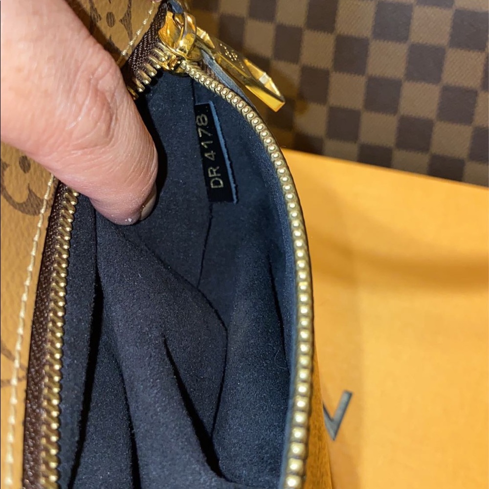 Louis Vuitton Pochette Metis Monogram Reverse - Picture 5 of 10